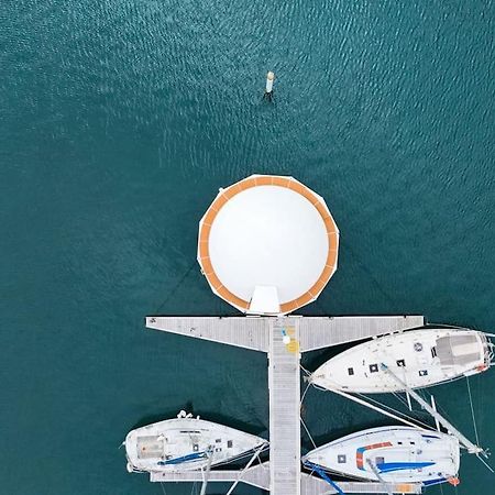 Anthenea Suite Hoteliere Flottante Перро-Гірек Екстер'єр фото