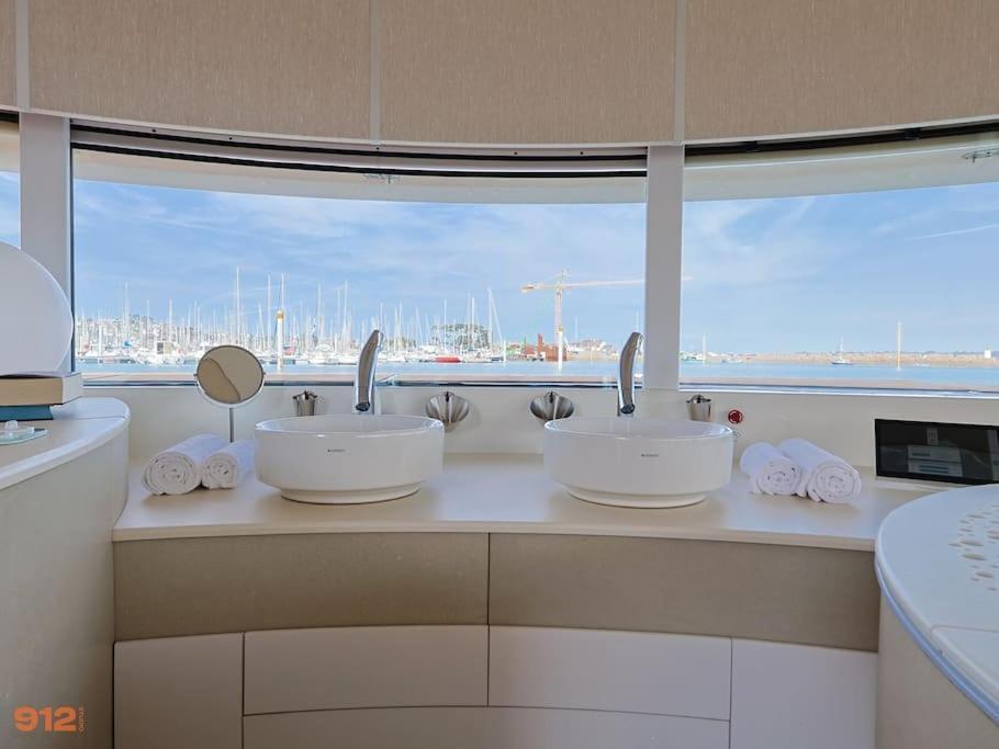 Anthenea Suite Hoteliere Flottante Перро-Гірек Екстер'єр фото