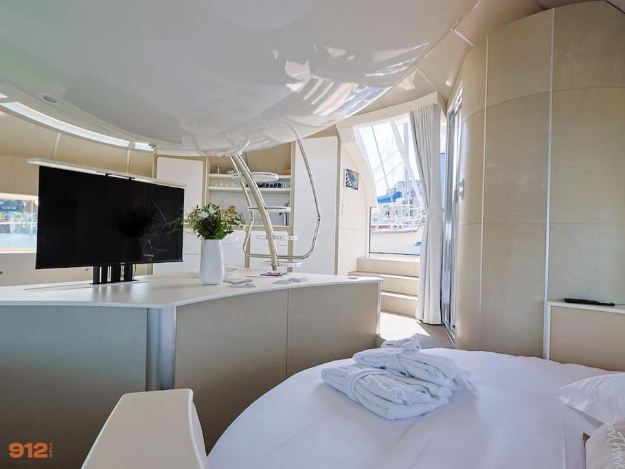 Anthenea Suite Hoteliere Flottante Перро-Гірек Екстер'єр фото