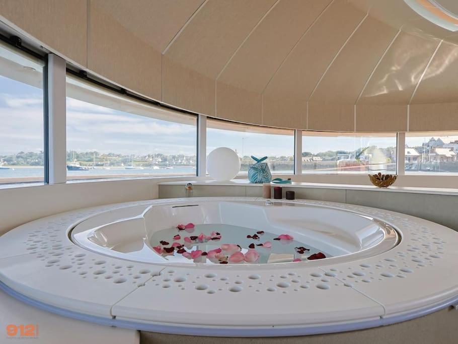 Anthenea Suite Hoteliere Flottante Перро-Гірек Екстер'єр фото